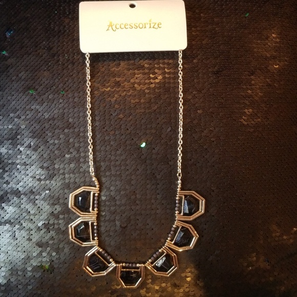 NWT  Black and Gold Necklace from Europe - Picture 2 of 5